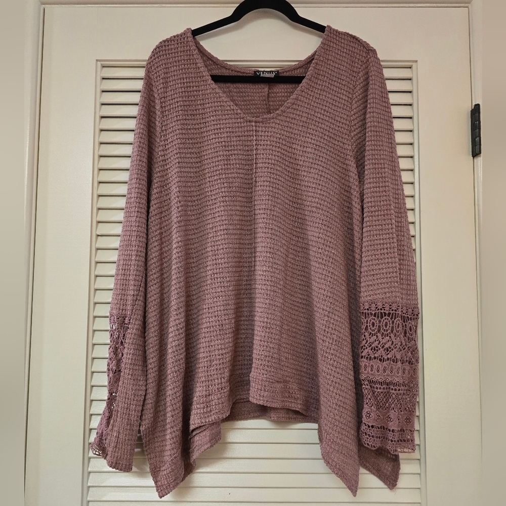 Venus - (Plus-Size) Waffle-Knit Long-Sleeve Top W Embroidered Sleeve Detail